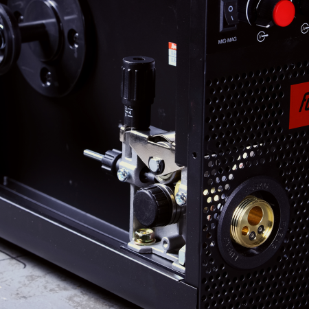 Сварочный полуавтомат FUBAG IRMIG 180 с горелкой FB 250 3 м в комплекте в Москве фото